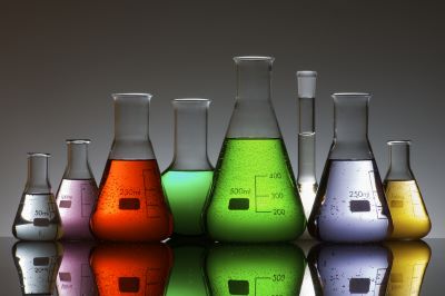 Chemical beakers with liquid in the beakers.