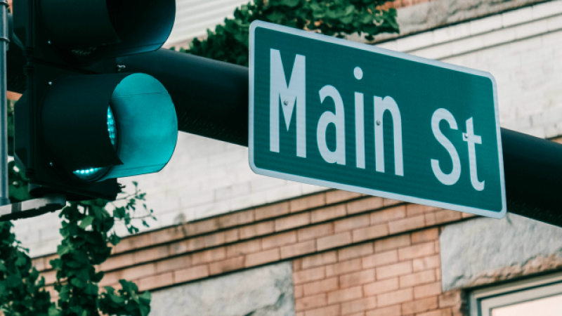 Main St, street sign