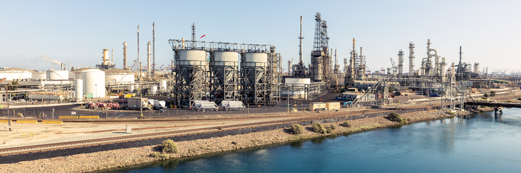 Photo of petrochemical industrial area in Los Angeles, California